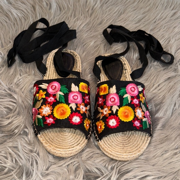 EUC ASOS JAC Embroidery Espadrille Sandals Floral Lace Up Size 9 Wide 9W - Picture 2 of 9
